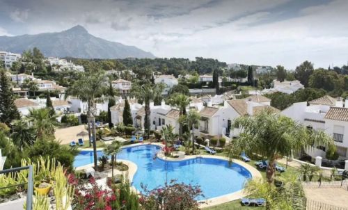 Charming Two-Bedroom Penthouse with Spectacular Views in Señorio de Gonzaga