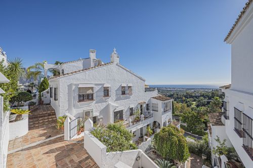 Elegant Sea View Retreat