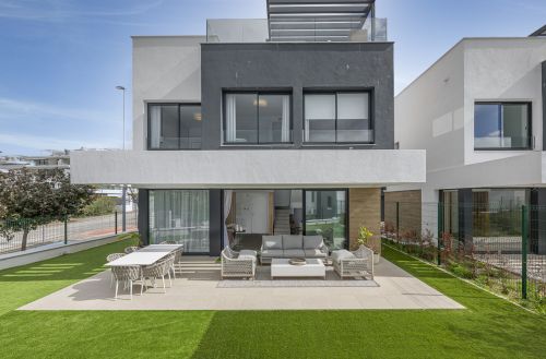 Exclusive Modern Three-Bedroom Semi-Detached Villa in Atalaya Next to the Golf Course