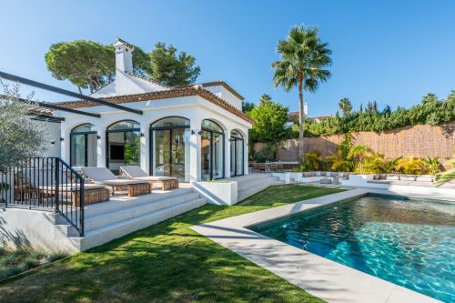 Top-renovated villa hidden inside a gated community in Nueva Andalucía.