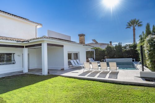 Private 6 bedroom Villa in prime Benalmádena location