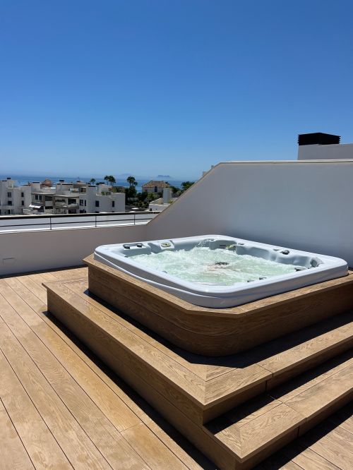 Luxury Penthouse with Rooftop Jacuzzi & Panoramic Sea Views – 115 m² Terraces | Estepona