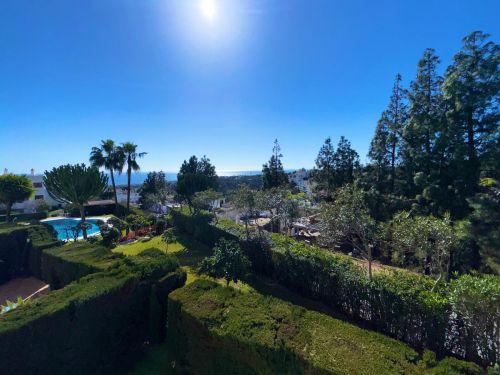 Fantastic two-bedroom, southwest-facing first-floor apartment in Calahonda with beautiful sea views