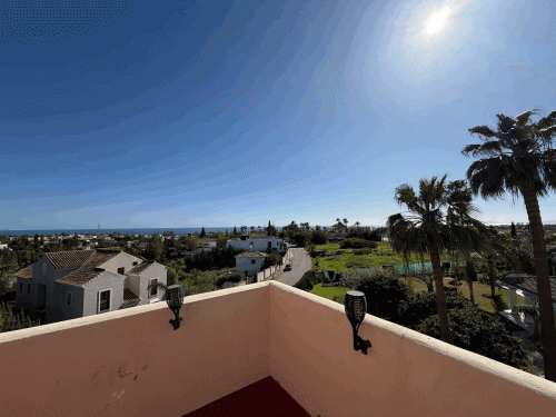 Stunning Top Floor Apartment in Bel Air – Costa del Sol