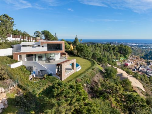 Grand Andalusian Estate with Panoramic Sea Views