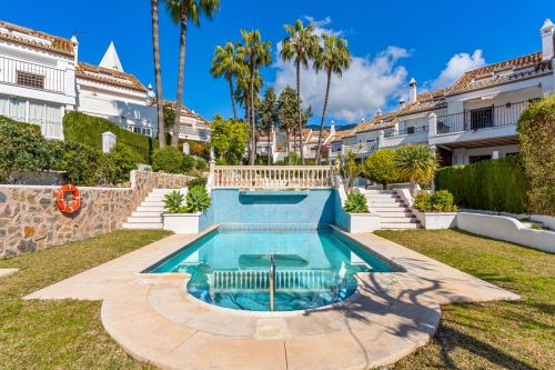 South-facing four-bedroom townhouse located in the gated community of Montepiedra , Nagueles within the Golden Mile, Marbella