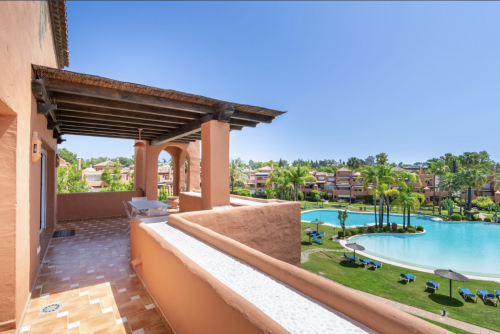 Spacious Penthouse Living in Guadalmina Baja