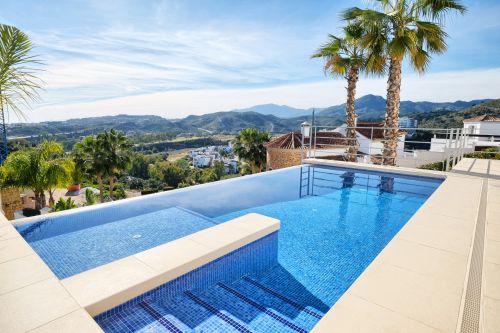 Modern 4-Bedroom Villa with Sea & Mountain Views, Benahavís
