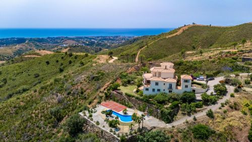Exclusive luxury villa for sale in Estepona recently reduced from €2,500,000 to €2,300,000 – Exceptional Buying Opportunity.