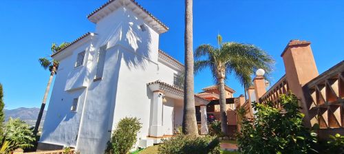Exclusive villa for sale with 4 bedrooms, 3 full bathrooms, and 1 toilet, located in the prestigious Cerros del Águila (Mijas Costa)