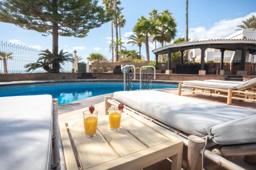 Beachfront holiday villa with three bedrooms on the Golden Mile