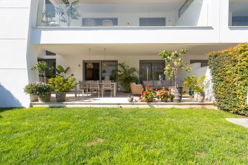 Bright 3-bedroom ground floor apartment with private garden in Vanian Gardens – New Golden Mile