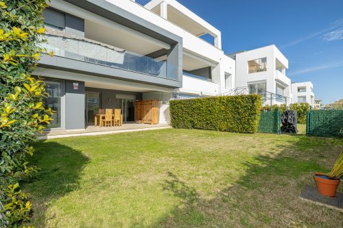 Modern Ground Floor Apartment with Private Garden