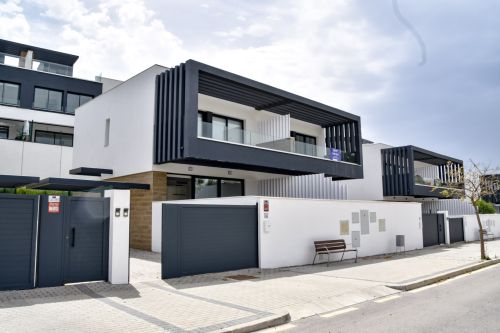 Modern 3-Bedroom semi detached house with Spacious Terrace in Atalaya Hills