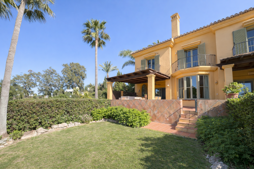 Frontline Golf Corner Townhouse in Los Carmenes, Sotogrande Alto