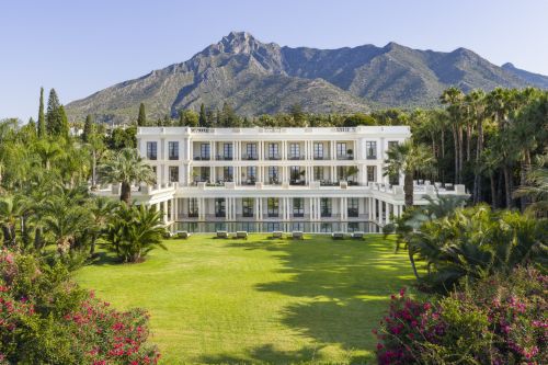 Spectacular Mansion with Panoramic Views Hidden in the Golden Mile