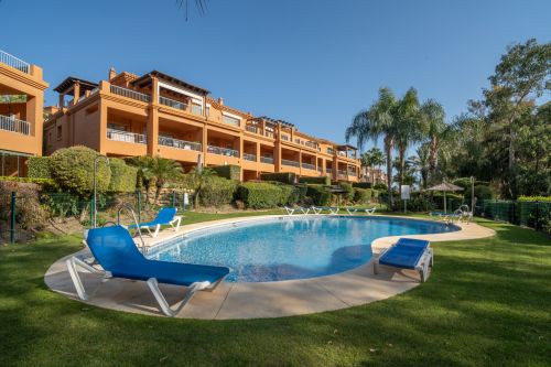GROUND FLOOR WITH PRIVATE GARDEN IN FRONT OF BENATALAYA SCHOOL