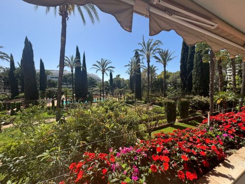 Exclusive three-bedroom luxury apartment in a gated community  second line from the beach on the Golden Mile