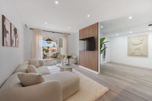 Walking distance to Puerto Banús modern 3-bedroom apartment with La Concha views