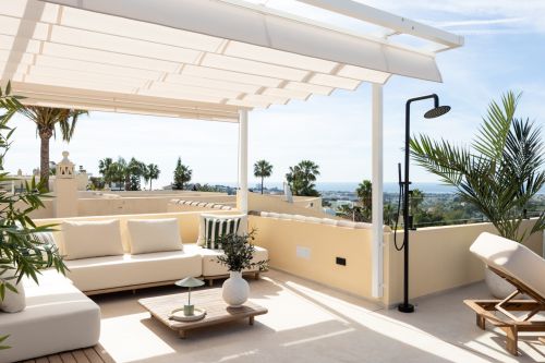 Luxury Townhouse in El Herrojo, Benahavís with 4 bedrooms