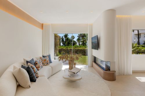 Fronline Beach Renovated Apartament, Sea Views, Costalita
