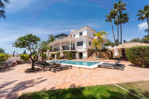 Villa for sale in El Rosario, Marbella East