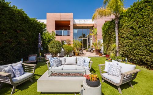 Contemporary Townhouse with Panoramic Views in a Gated Complex in Benahavís