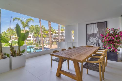Elegantly Renovated 3-Bedroom Beach Apartment in Marina Puente Romano, Marbella Golden Mile