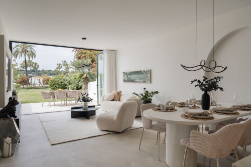 Beautifully refurbished 4 bedroom townhouse in the heart of Nueva Andalucía