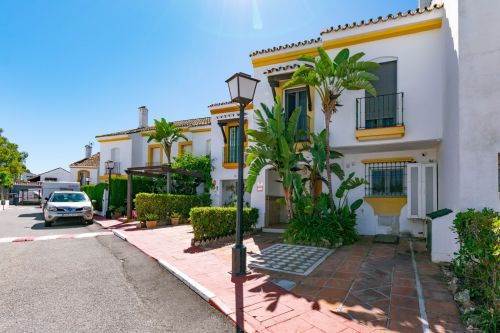 3-Bedroom Townhouse in Nueva Atalaya, Estepona, within an Established Residential Community