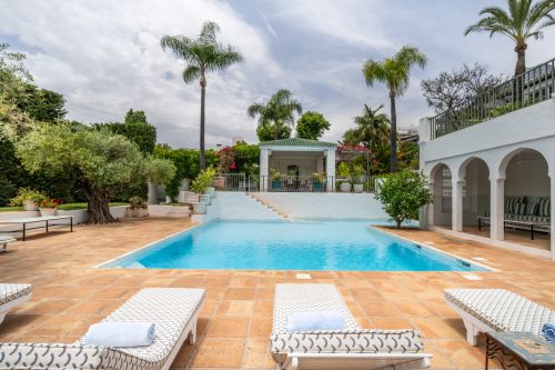 A magnificent Mediterranean villa in Sierra Blanca with a plot of three thousand square metres