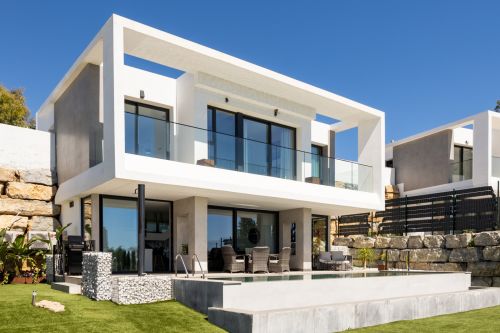 Villa offers a compelling combination of design, functionality, and value, just minutes from Estepona and the beach