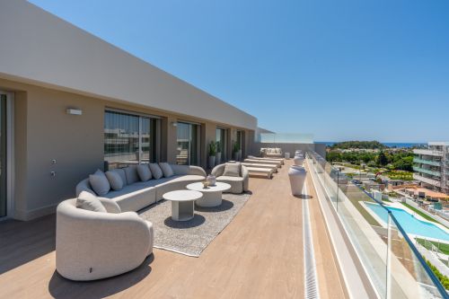 Luxury Penthouse with sea views, beach side