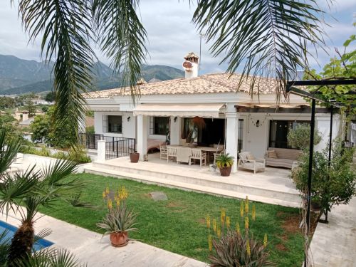 Villa for sale in Marbella East