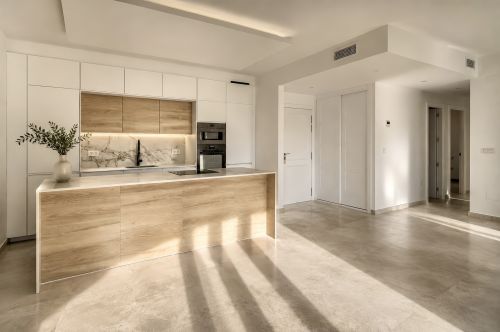 MIRAFLORES | RENOVATED PENTHOUSE WITH PANORAMIC SEA VIEWS AND MOUNTAIN VIEW