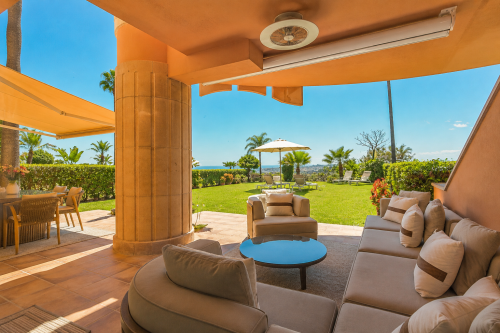 Apartment with private garden and stunning views