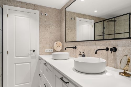 Luxury,  a beautifully fully renovated apartment located in the exclusive Aldea Blanca