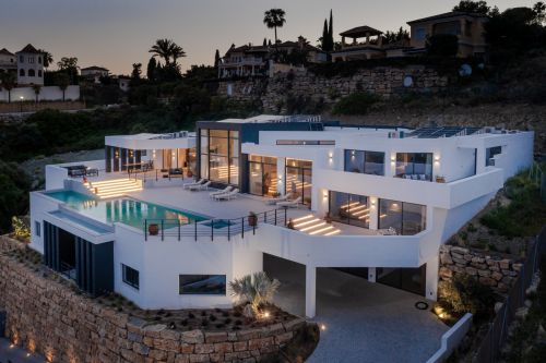 1,580 m² of Pure Luxury, Privacy & Panoramic Views