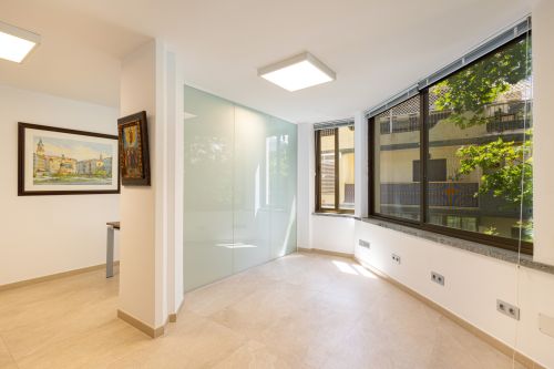 Premium 91 m² Office in Marbella Centre – Pata Pata Building