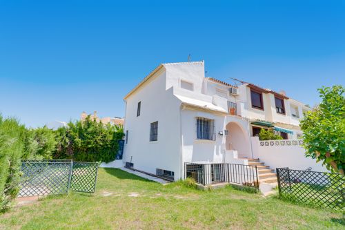 Renovation Project – Three-Bedroom Corner Townhouse with Large Private Garden in Nueva Atalaya, Estepona