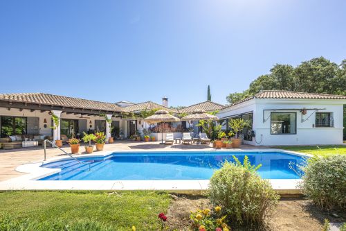Modern completely renovated villa with 6,5 bedrooms in D-Zone of Sotogrande