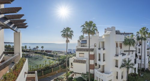 Ground Floor Apartment for sale in Bahía del Velerín, Estepona East