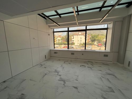Luxury office with views in the Golden Mile.