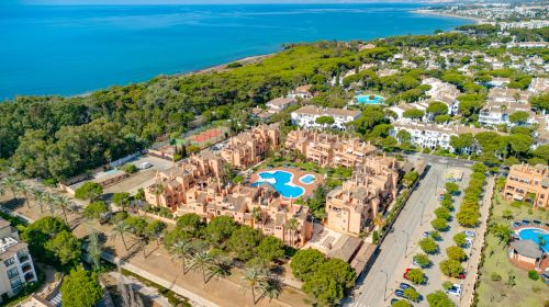 Stunning south-facing , four bedroom, duplex penthouse, located in a sought-after community of Estepona