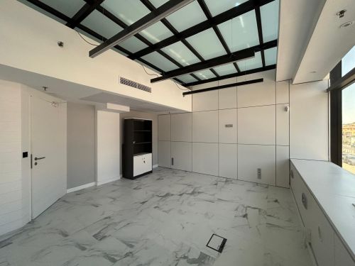 Office with open views in the heart of the Golden Mile