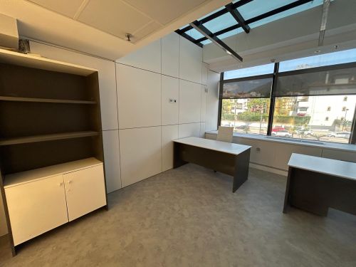 Exclusive luxury office with open views in the Golden Mile.