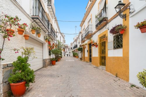 Charming Fully Renovated One Bedroom Townhouse in the Heart of Estepona's Historic Centre