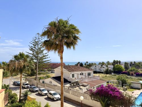 Town house in Cancelada, Estepona East with sea and mountain views, private garden, roof terrace, communal pool and garage for two cars.