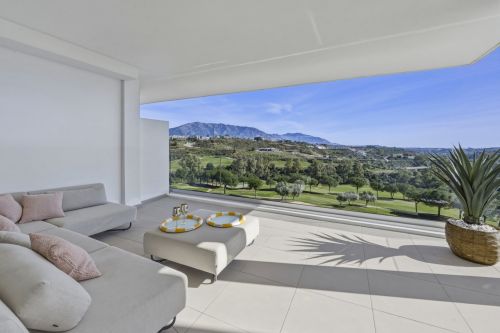 Frontline Golf Living with Panoramic Views