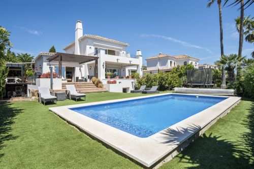Villa for sale in Chullera, Manilva
